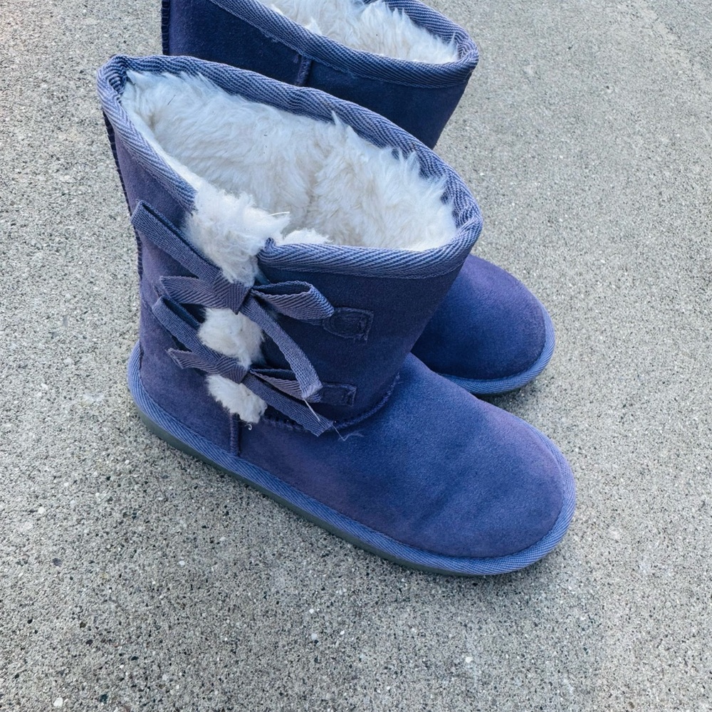 Koolaburra Blue and White Fur-Lined Boots